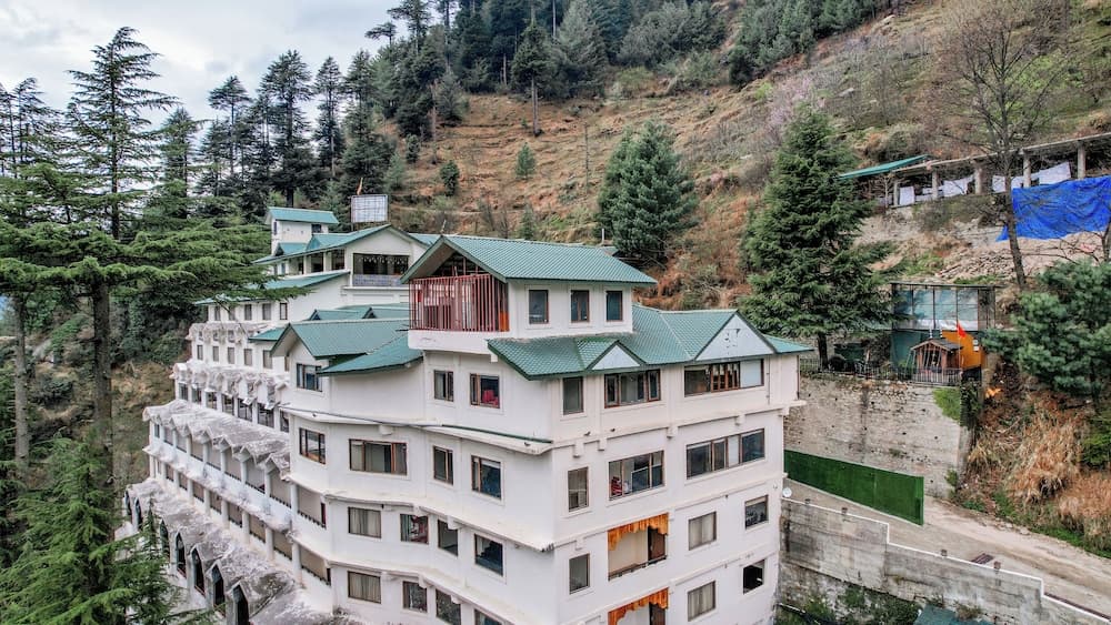 HIMALAYAN MONAL MANALI BY BLUEKO HOTELS