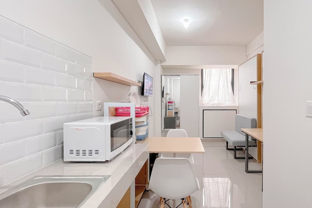Warm Studio (No Kitchen) Apartment At Bandaraya - Tallasa City Makassar