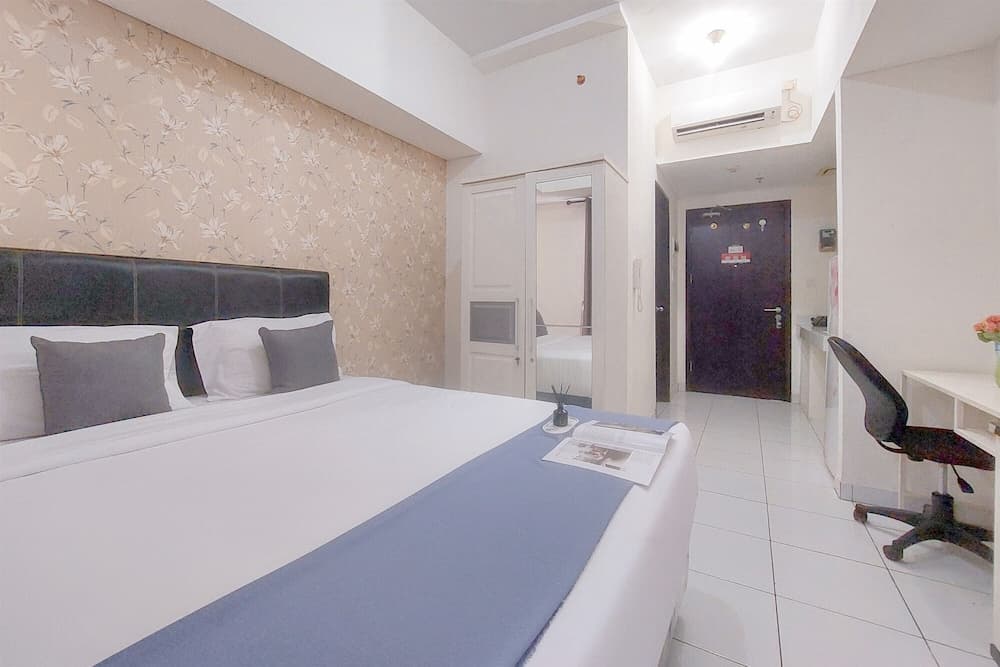 Comfy And Well Furnished Studio Casa De Parco Apartment