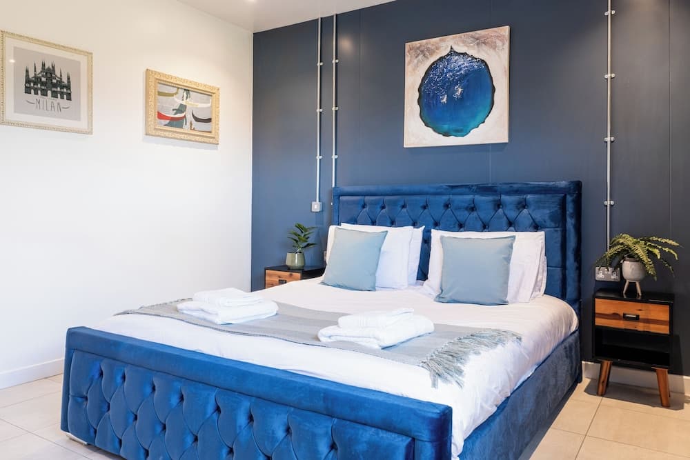 Brick Barn - Luxury Barn by River Avon