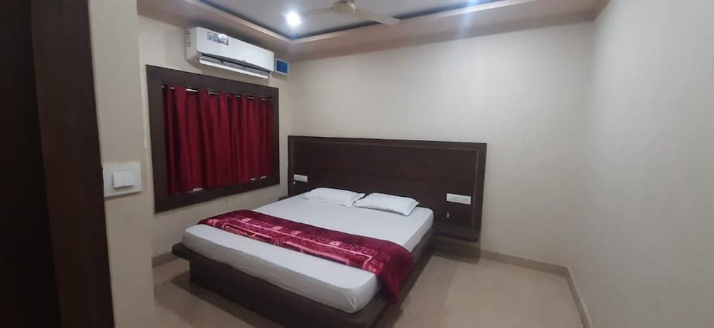 Goroomgo Sea Queen Puri