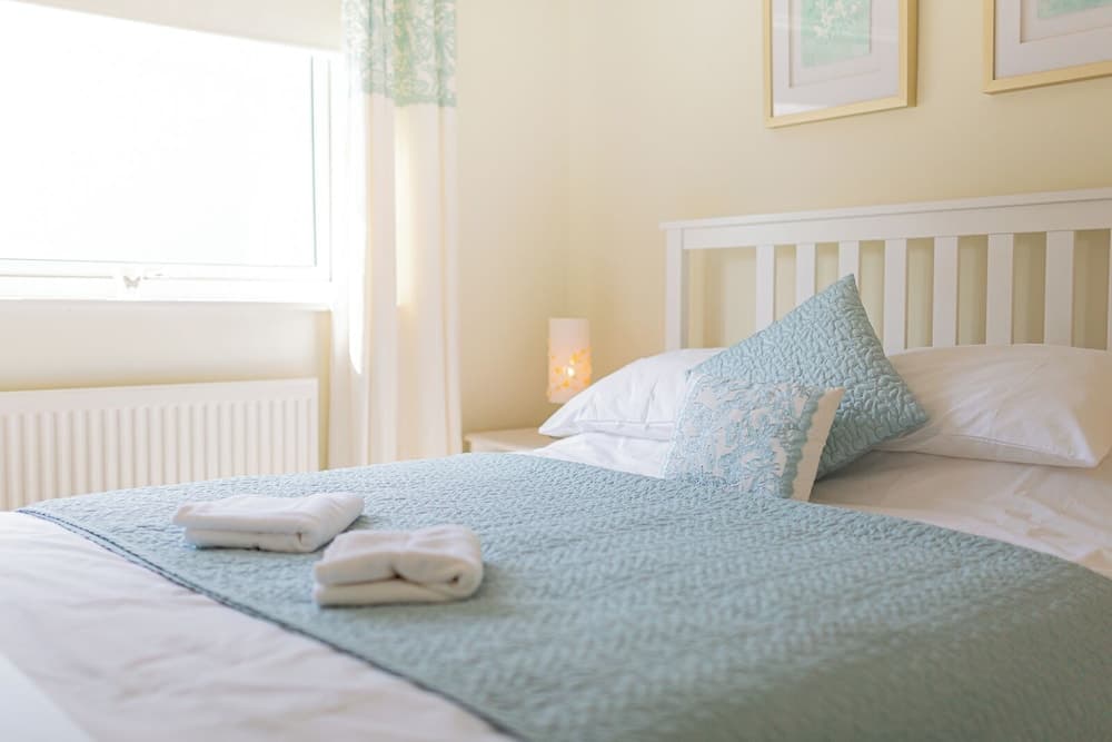 Central 2BD with Garden and Free Parking