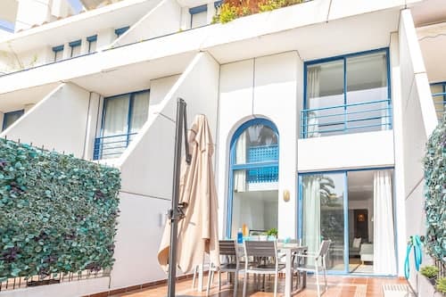 Marbella Pool House Gf55on sea Shore