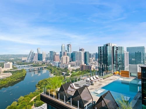 Rainey St Condo | Heated Pool | Gym | Bar | DT ATX