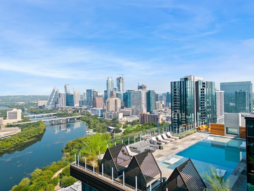 1BR Condo on Rainey St with Pool & Views