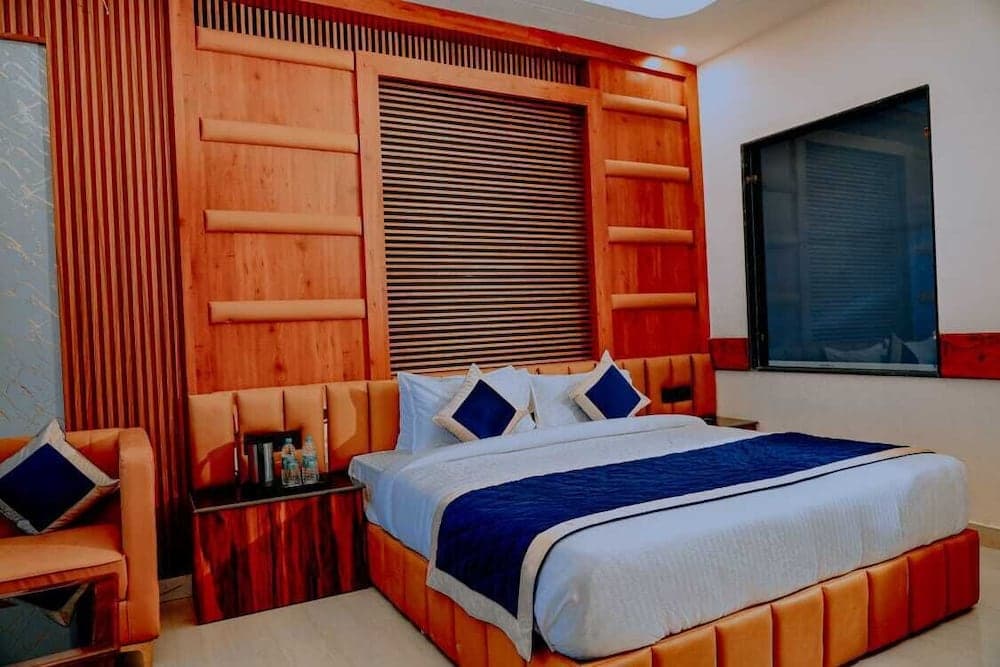 Clovis Hotel & Restaurant