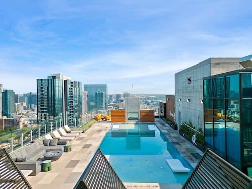 Rainey St 1BR | Heated Pool | Gym | Bar | DT ATX