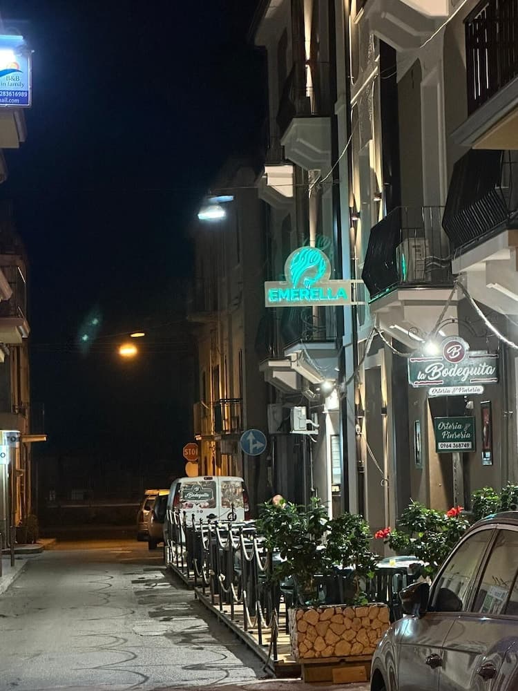Emerella Luxury Suites-Siderno Lungomare