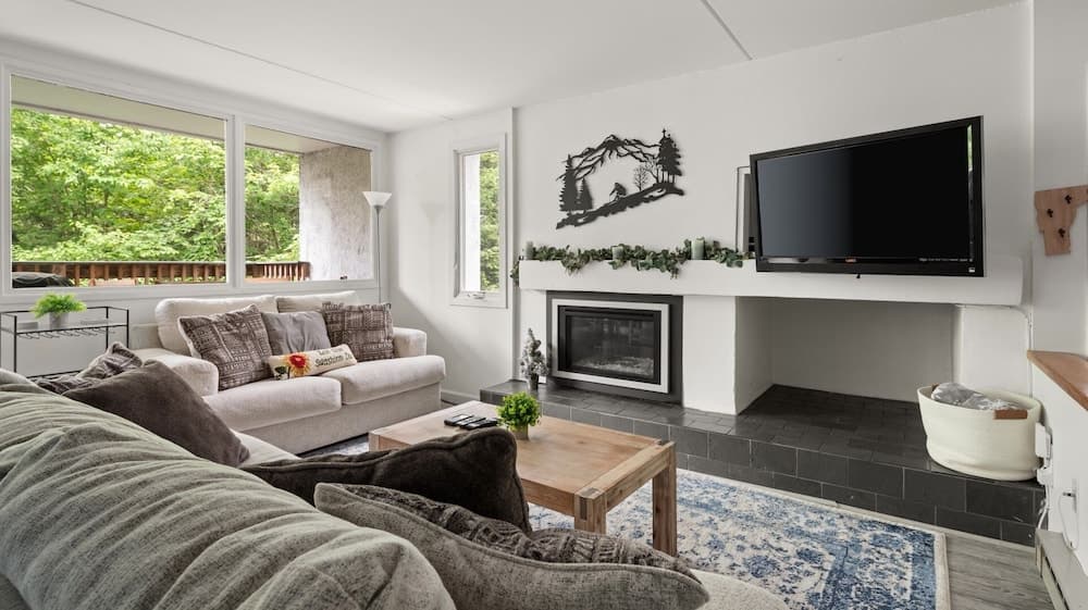 Bridges Circle 2 Bedroom Condo by RedAwning