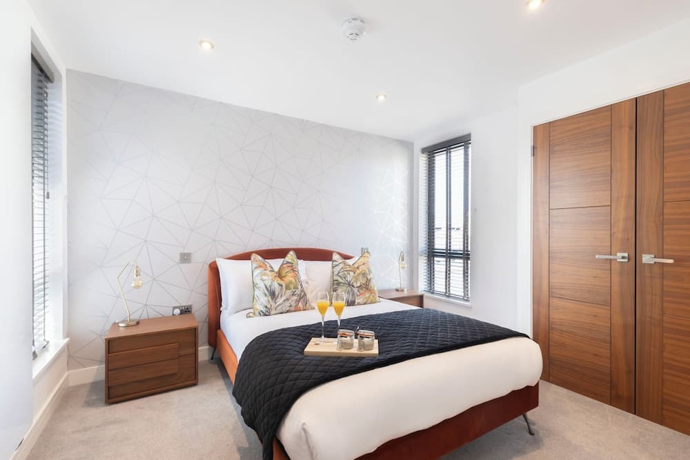 Elliot Oliver - The Penthouse 2 Bedroom Apartment With Parking