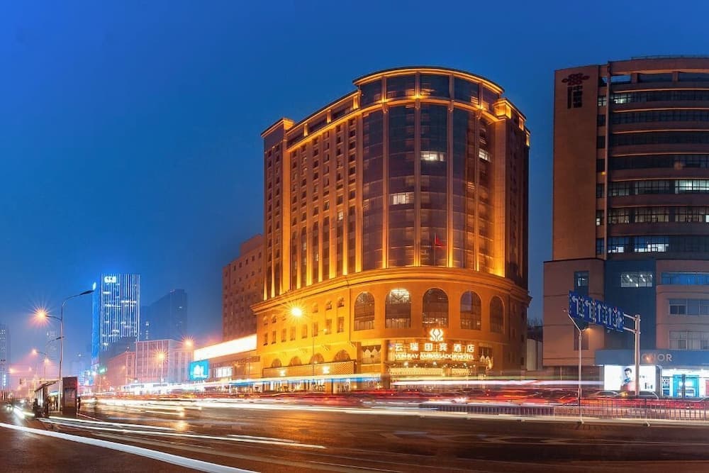 YUN-RAY AMBASSADOR HOTEL