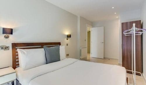 Modern, Central East London City Apartment