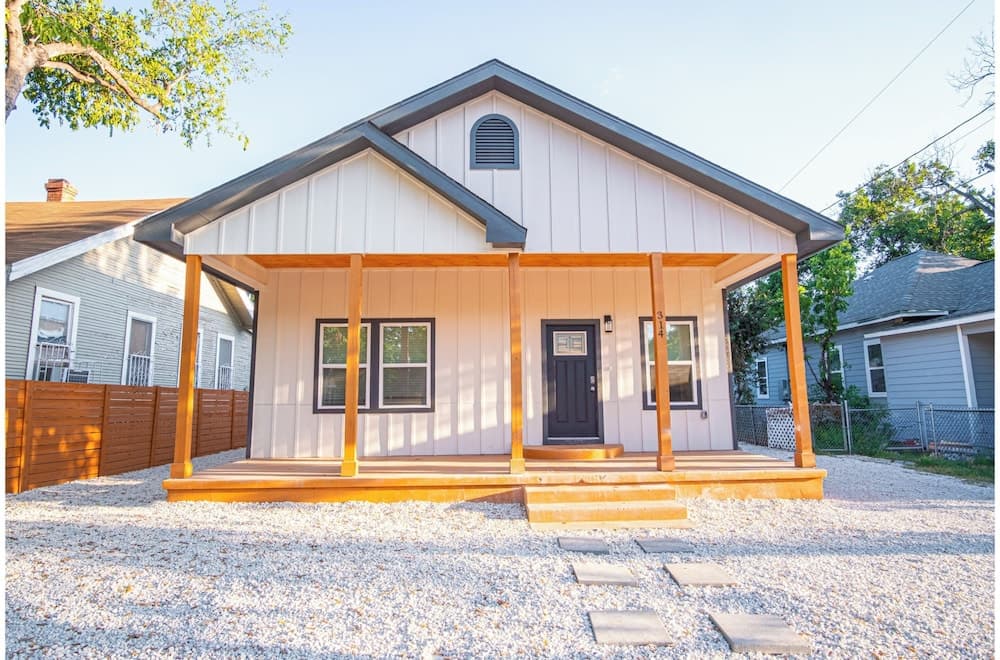 Experience Convenience w/ 4br/3ba Near Alamodome