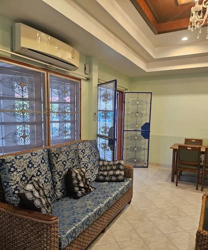 Room in Guest Room - Stunning Home Great Location