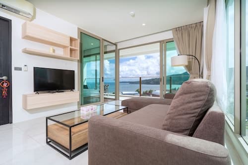 Sea View 2BR Apartment C73 in Oceana