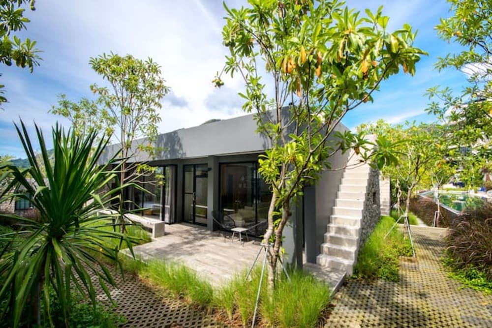 Tropical Pavilion P06 in Natural Park