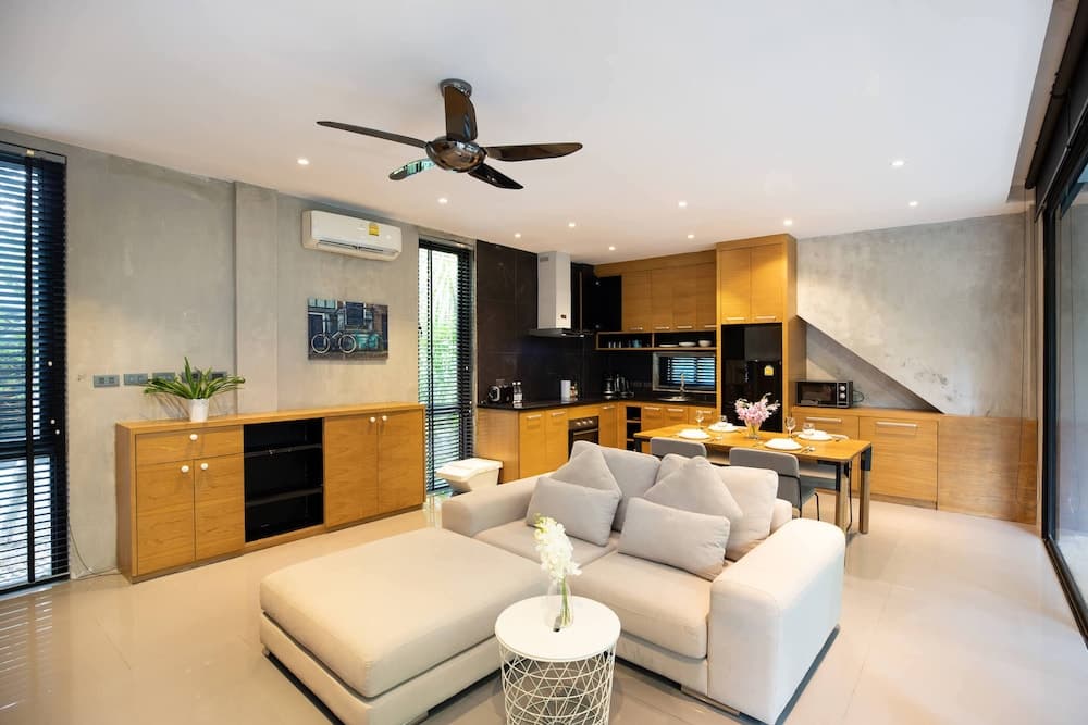 Spacious Pavilion P07 in Natural Park