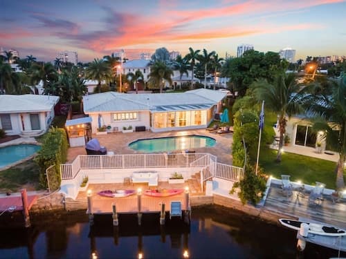 Adorable House With Amazing Water Front of Canal