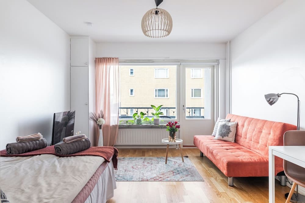 Central Studio Apartment with Balcony