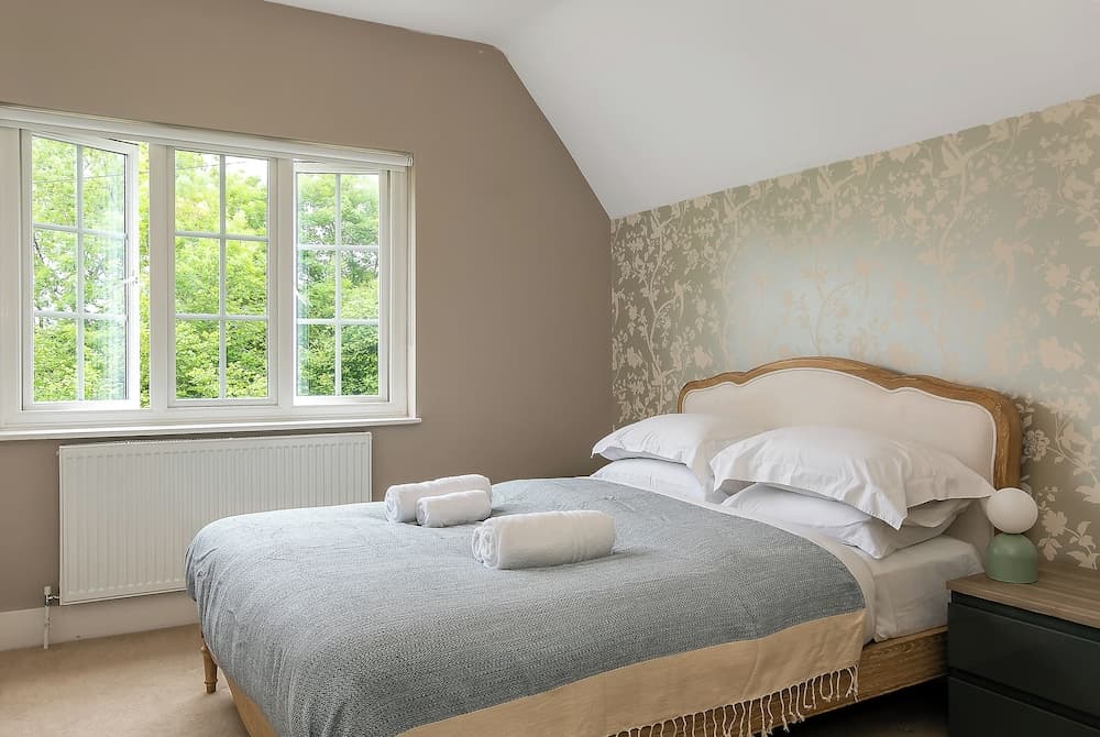 Lodge Farm - Stunning 3 BD with Garden