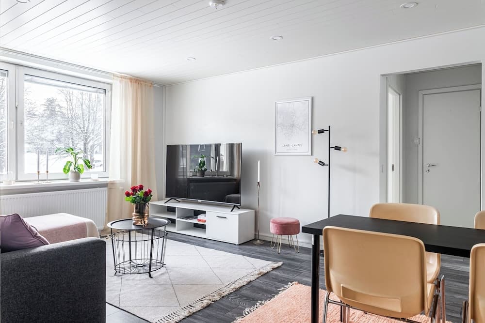 Bright 1BR Apartment next to the Beach