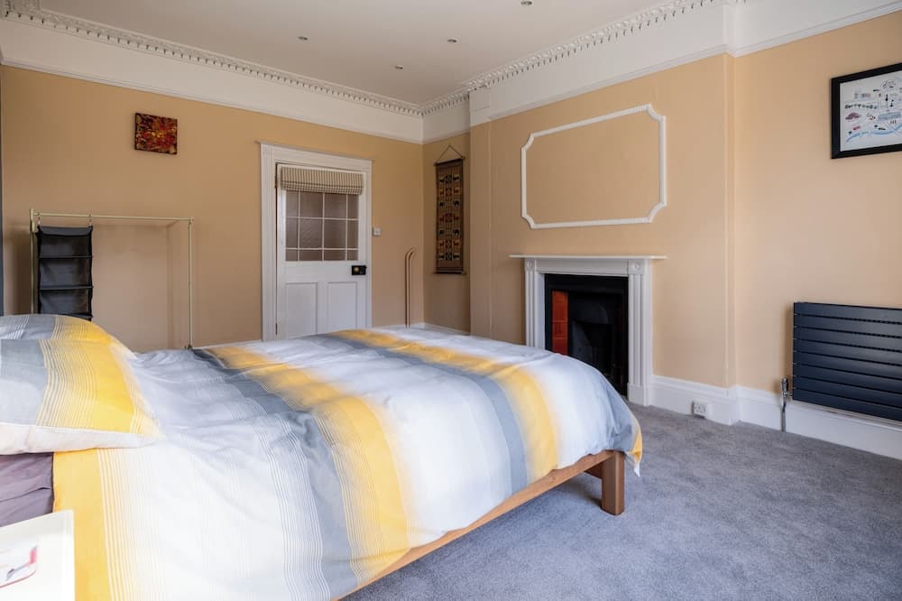 Large Central 5 BD with Stunning Gardens