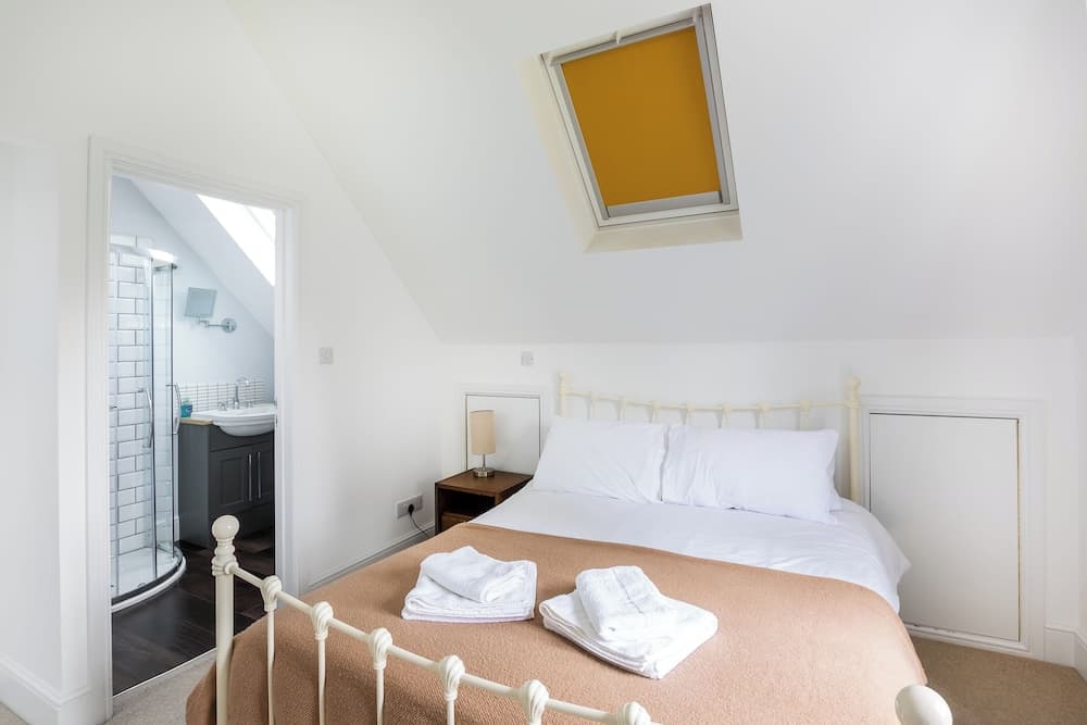 Stunning 5 Bed in the Centre of Bourton