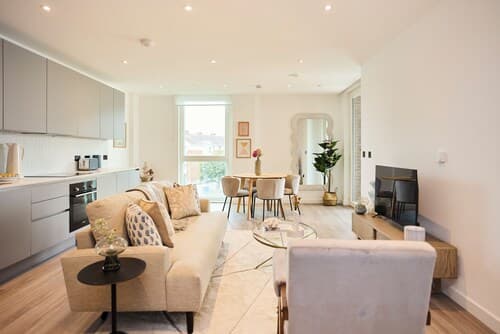 The Tottenham Escape - Lovely 2bdr Flat With Balcony