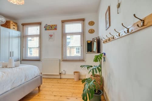 Stylish 2BD with Private Garden & Sauna
