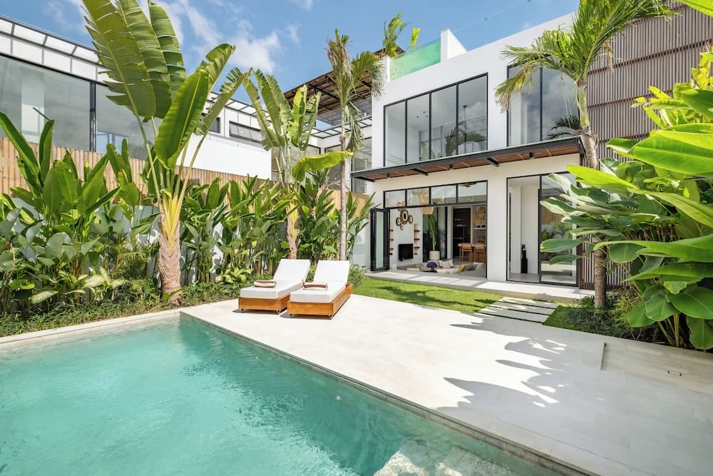 Aquamarine II By BREIG