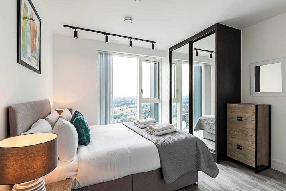 Two Bedroom Luxury Retreat At North Acton, London