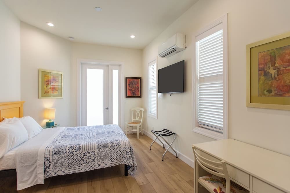 Sorrento Cabana: 1-Bedroom Cabana Near Vanderbilt Beach – Perfect for a Tranquil Beachside Escape