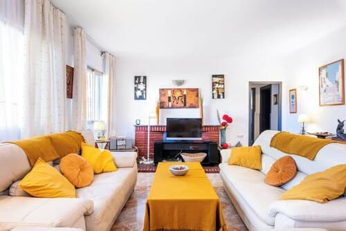 4 Bedroom 6 Guests Apartment 60m From Beach