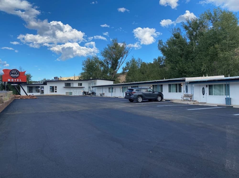 89 & Nine Motel