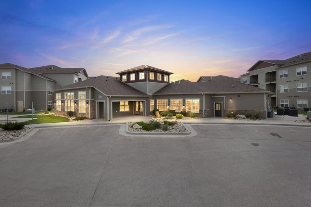Luxurious 1 Bed 1 Bath Apartment At The Meadows-Pet Friendly by FlexHaus