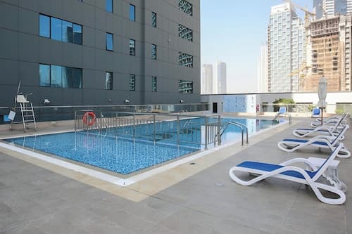 Waves - Executive Bay Studio: Canal View/Modern Amenities