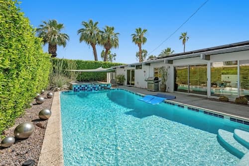 Alexander Escape Private Pool!
