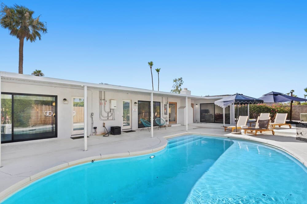 Aurora Oasis Stylish 4 BDR