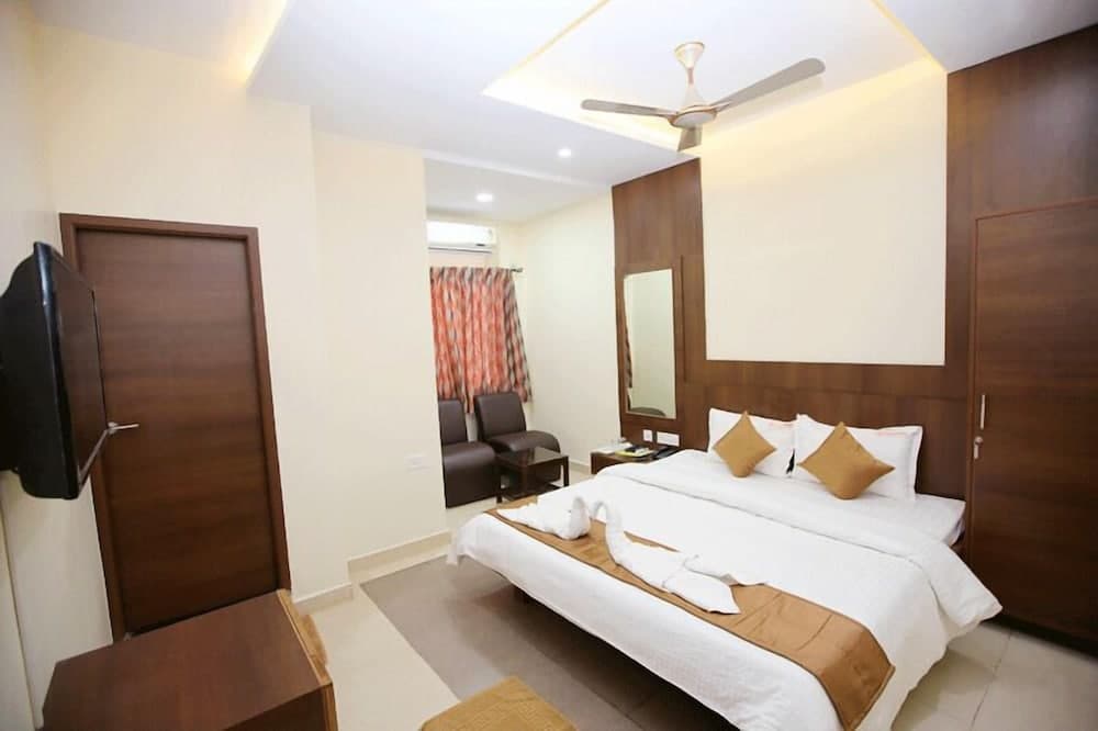 Udayam Towers Hotel Porur