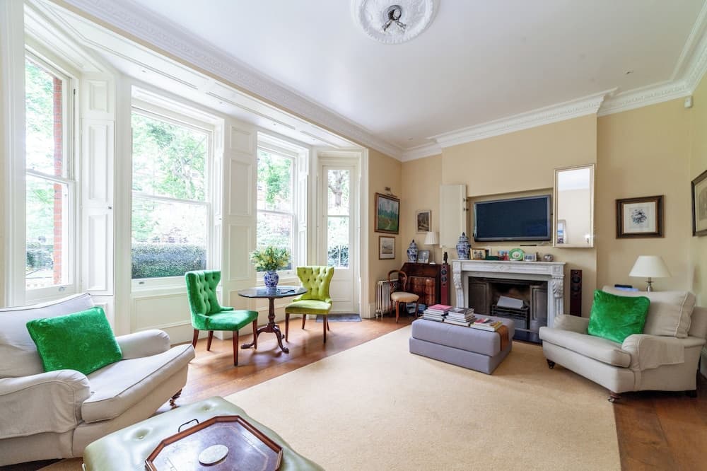 Elegant 2-Bed Flat in South Kensington
