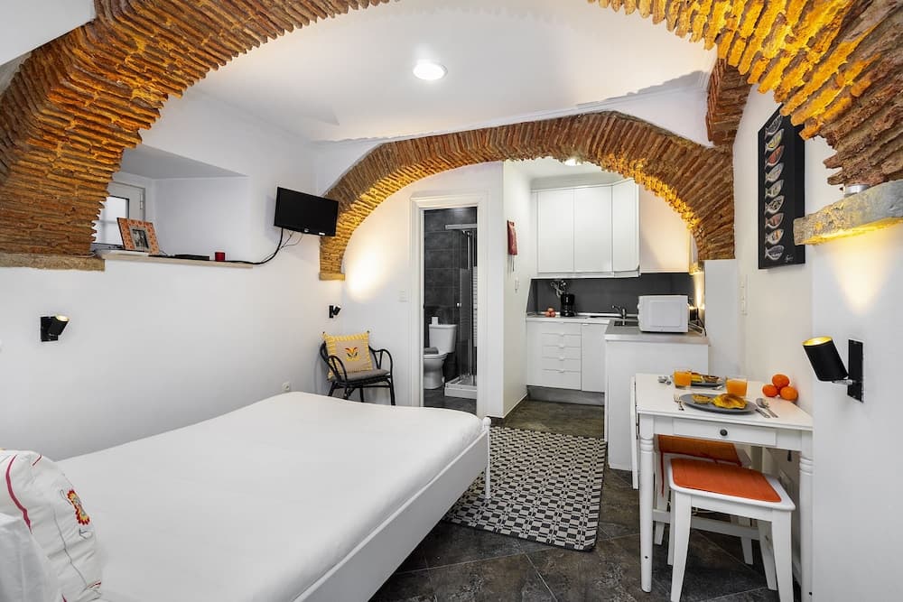 Cozy Alfama Haven: Perfect For Exploring Lisbon