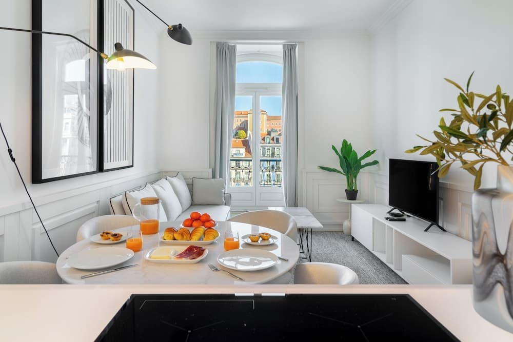 The Boulevard Prime Location W/ Ac & Elevator