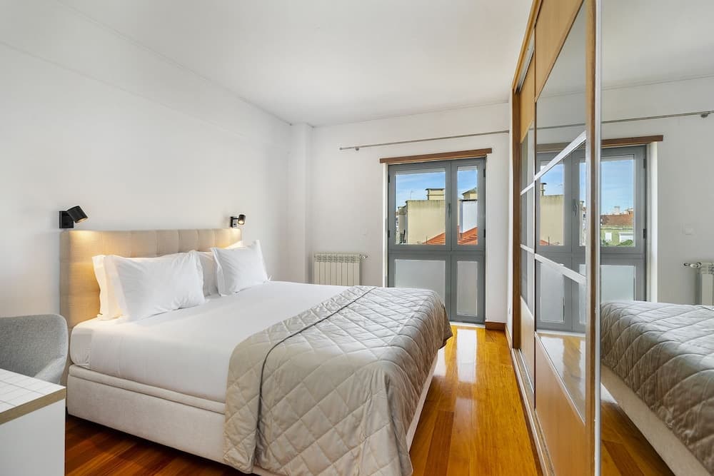 Charming Urban Retreat With Skyline Views