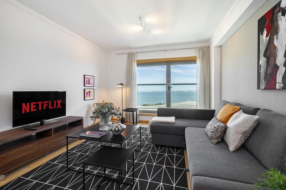 Panoramic Living W/ Elevator, Ac, Garage Perfect For Families & Business Travellers