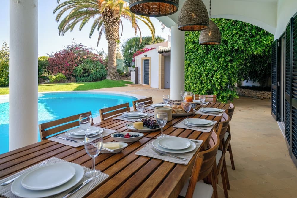 Luxury Private Family Villa W/ S-Pool Ac & Parking