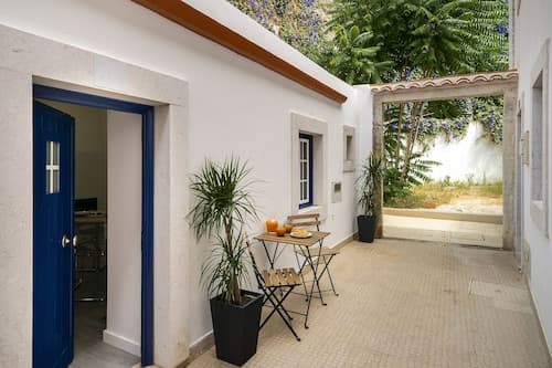 Urban Escape: 1-Br W/Mezzanine Near Campo Ourique