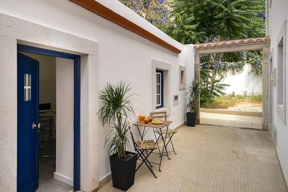 Urban Escape: 1-Br W/Mezzanine Near Campo Ourique