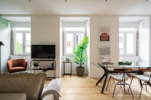 Chic 2-Bed Near Santos & Alcântara Perfect For Families & Couples