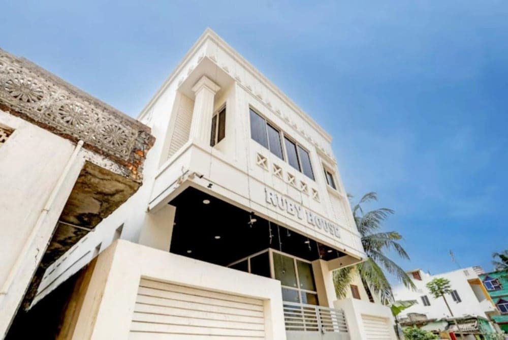 Goroomgo Ruby House Puri