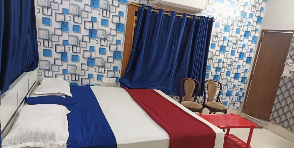 Goroomgo Hotel Siya Puri